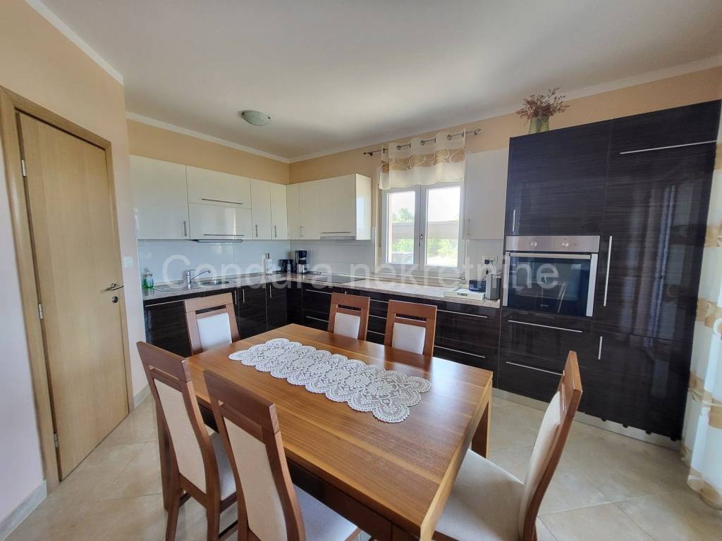 Apartman na moru, Prodaja, Nin, Zaton