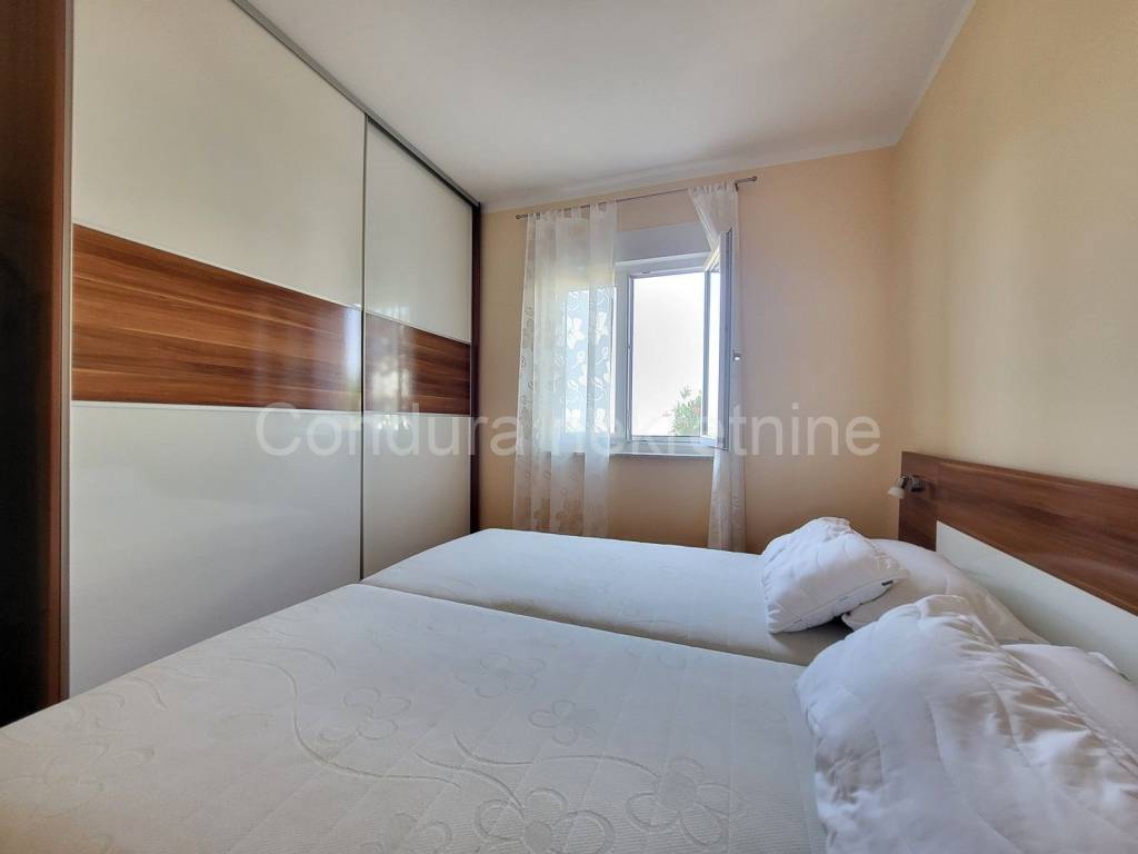 Apartman na moru, Prodaja, Nin, Zaton