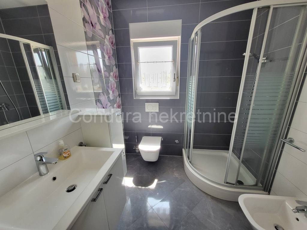 Apartman na moru, Prodaja, Nin, Zaton
