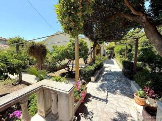 Vila, Prodaja, Kaštela, Kaštel Lukšić