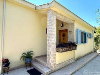 Vila, Prodaja, Kaštela, Kaštel Lukšić