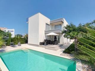 Luksuzna vila, Prodaja, Privlaka, Privlaka