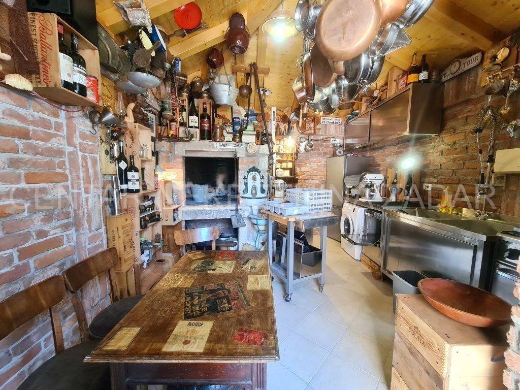 Vila, Prodaja, Pašman, Ždrelac