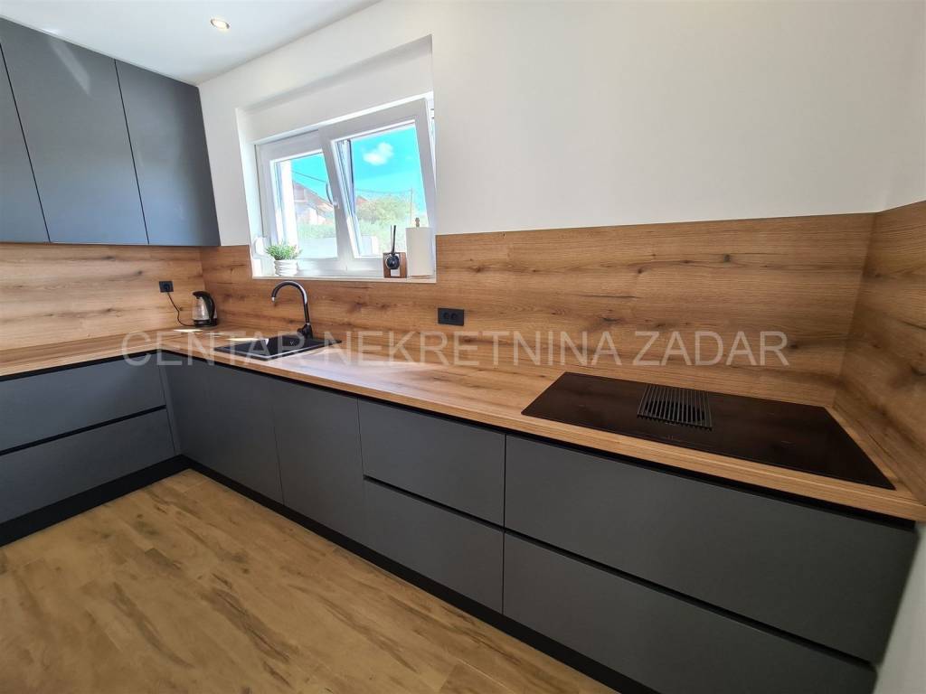 Luksuzna vila, Prodaja, Benkovac, Tinj