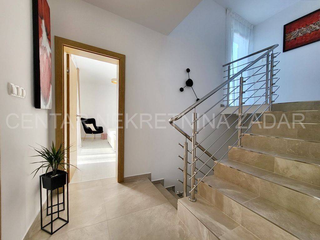 Luksuzna vila, Prodaja, Privlaka, Privlaka