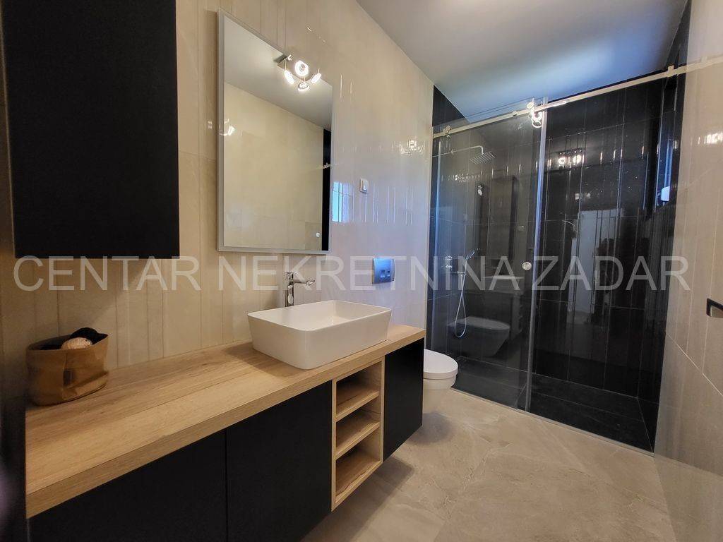 Luksuzna vila, Prodaja, Privlaka, Privlaka