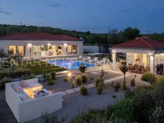 Vila, Prodaja, Benkovac, Radošinovci