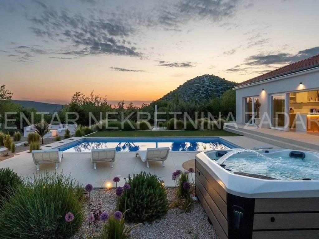 Vila, Prodaja, Benkovac, Radošinovci