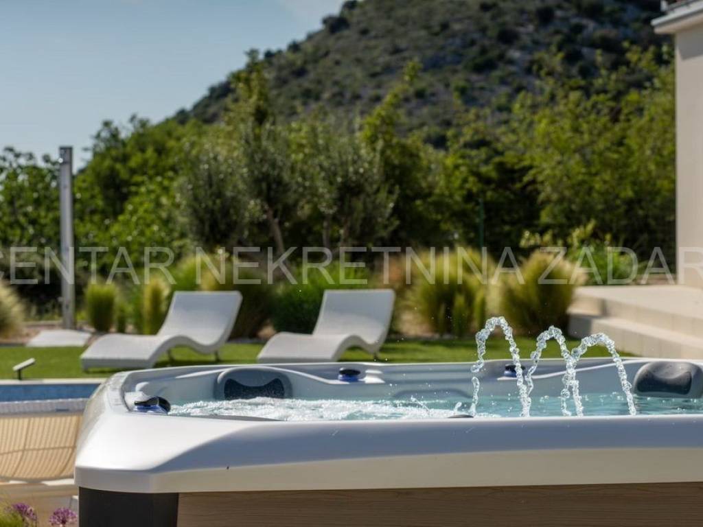 Vila, Prodaja, Benkovac, Radošinovci
