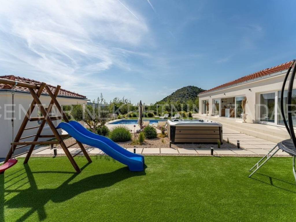Vila, Prodaja, Benkovac, Radošinovci