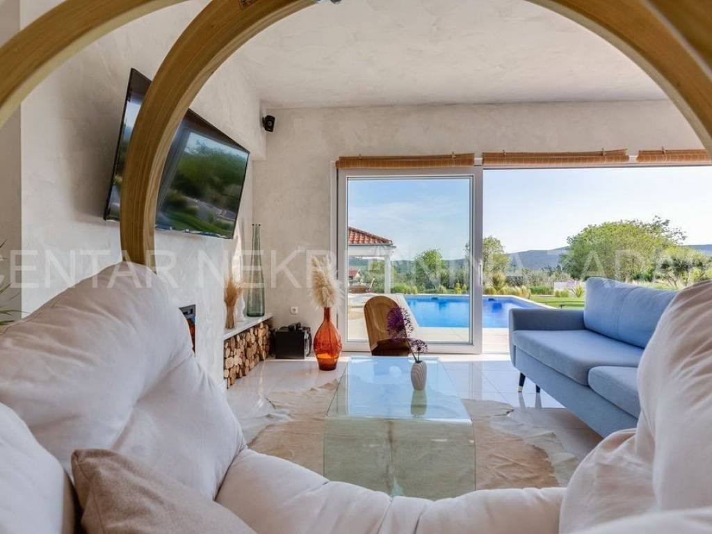 Vila, Prodaja, Benkovac, Radošinovci