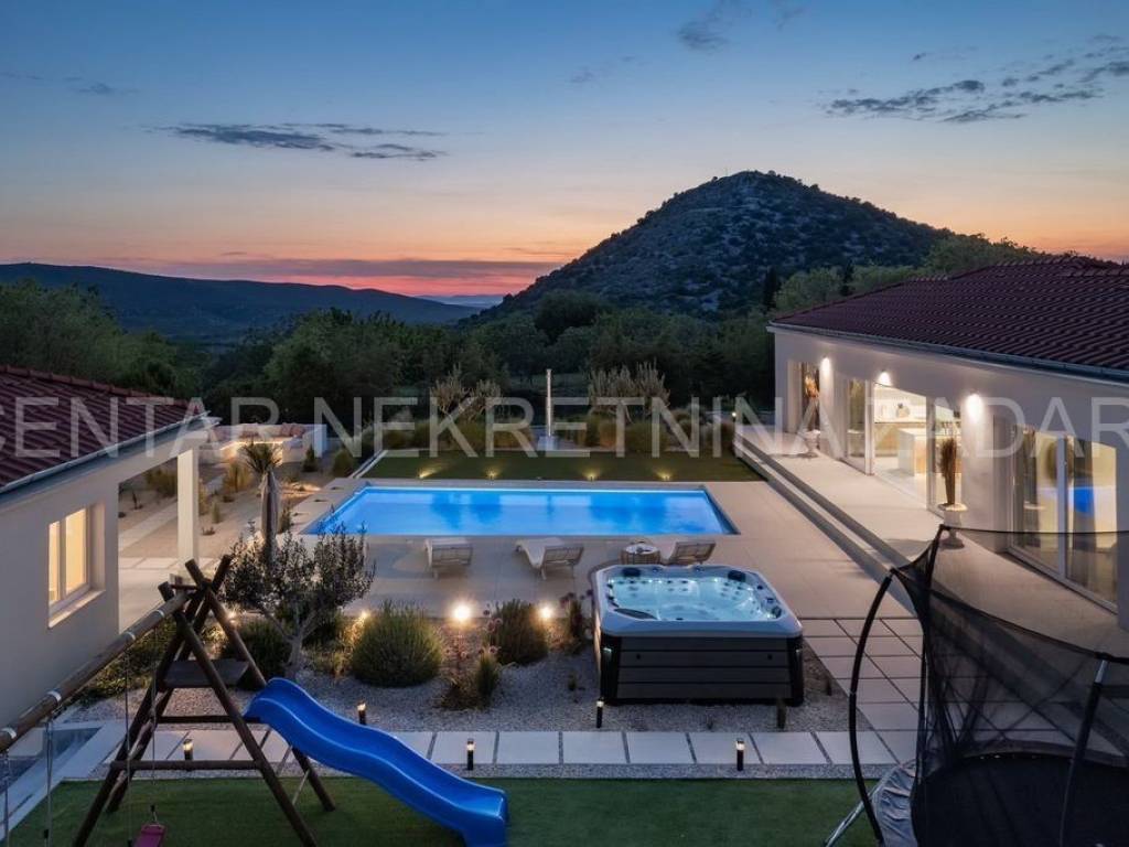 Vila, Prodaja, Benkovac, Radošinovci