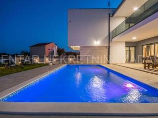 Vila, Prodaja, Sveti Filip i Jakov, Donje Raštane