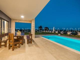 Vila, Prodaja, Sveti Filip i Jakov, Donje Raštane