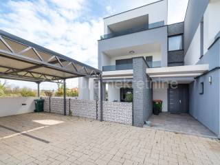 Apartman s okućnicom, Prodaja, Nin, Zaton