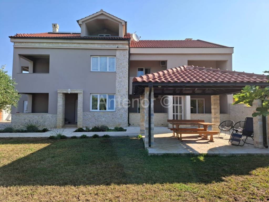 Apartmanska kuća, Prodaja, Privlaka, Privlaka
