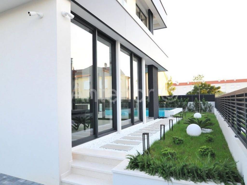 Luksuzna kuća, Prodaja, Privlaka, Privlaka