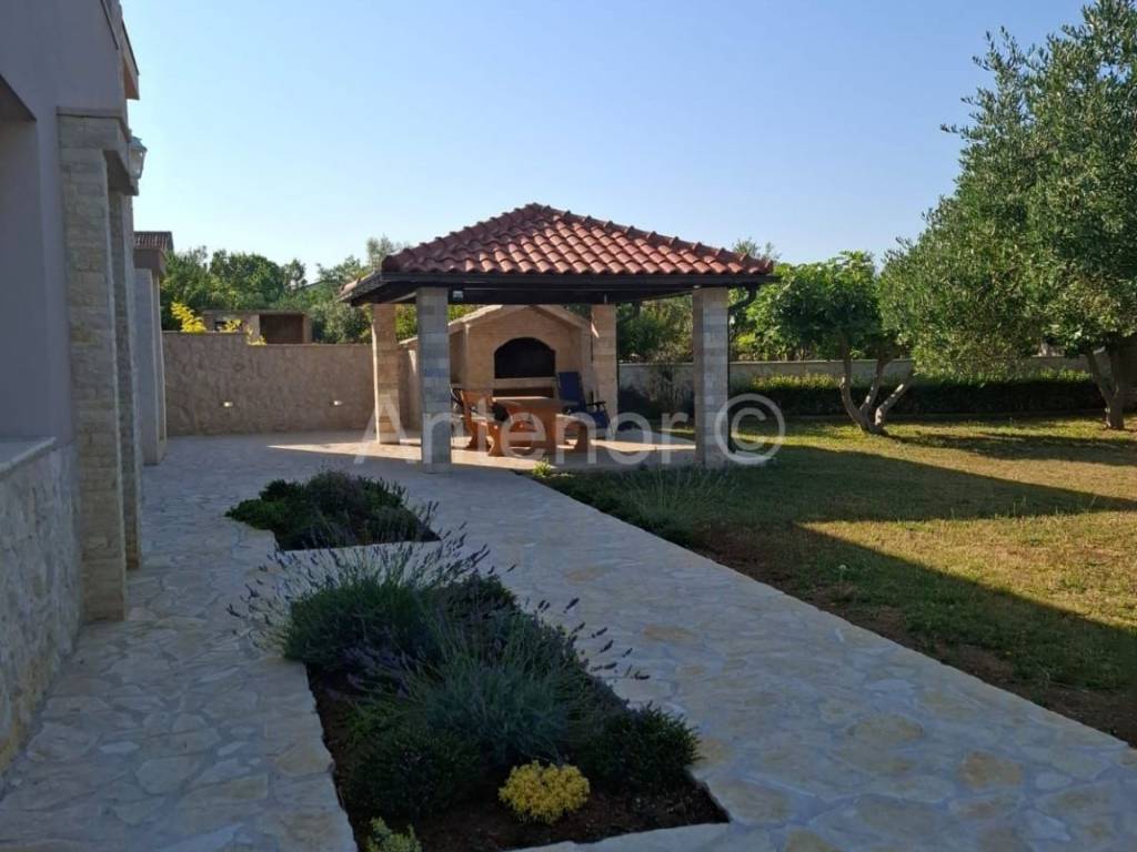 Apartmanska kuća, Prodaja, Privlaka, Privlaka
