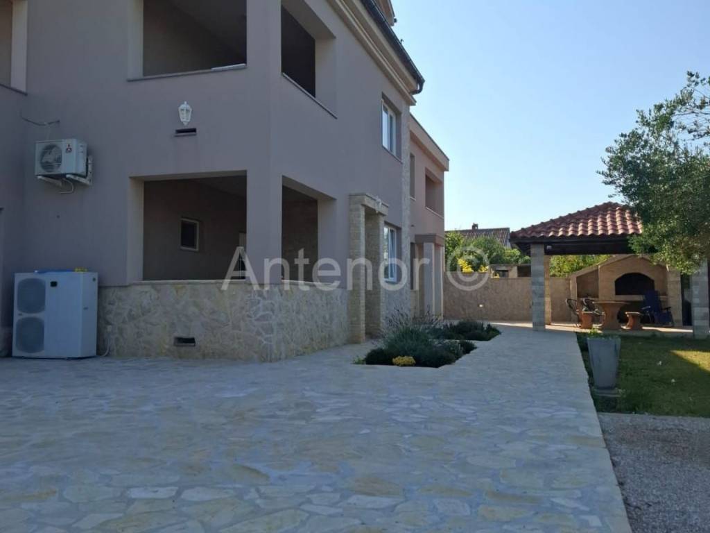 Apartmanska kuća, Prodaja, Privlaka, Privlaka