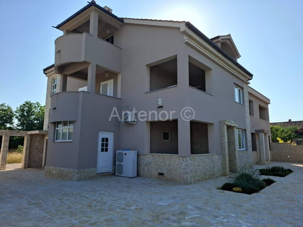 Apartmanska kuća, Prodaja, Privlaka, Privlaka