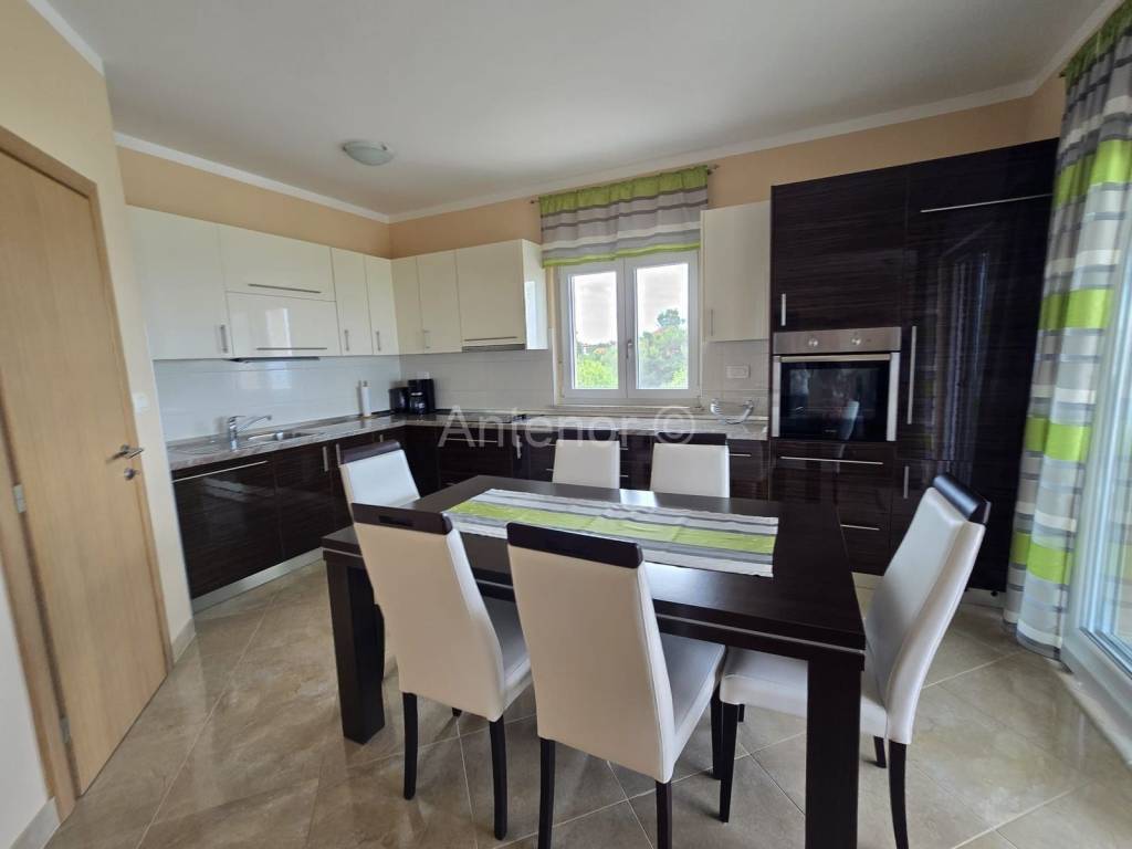 Apartman na moru, Prodaja, Nin, Zaton