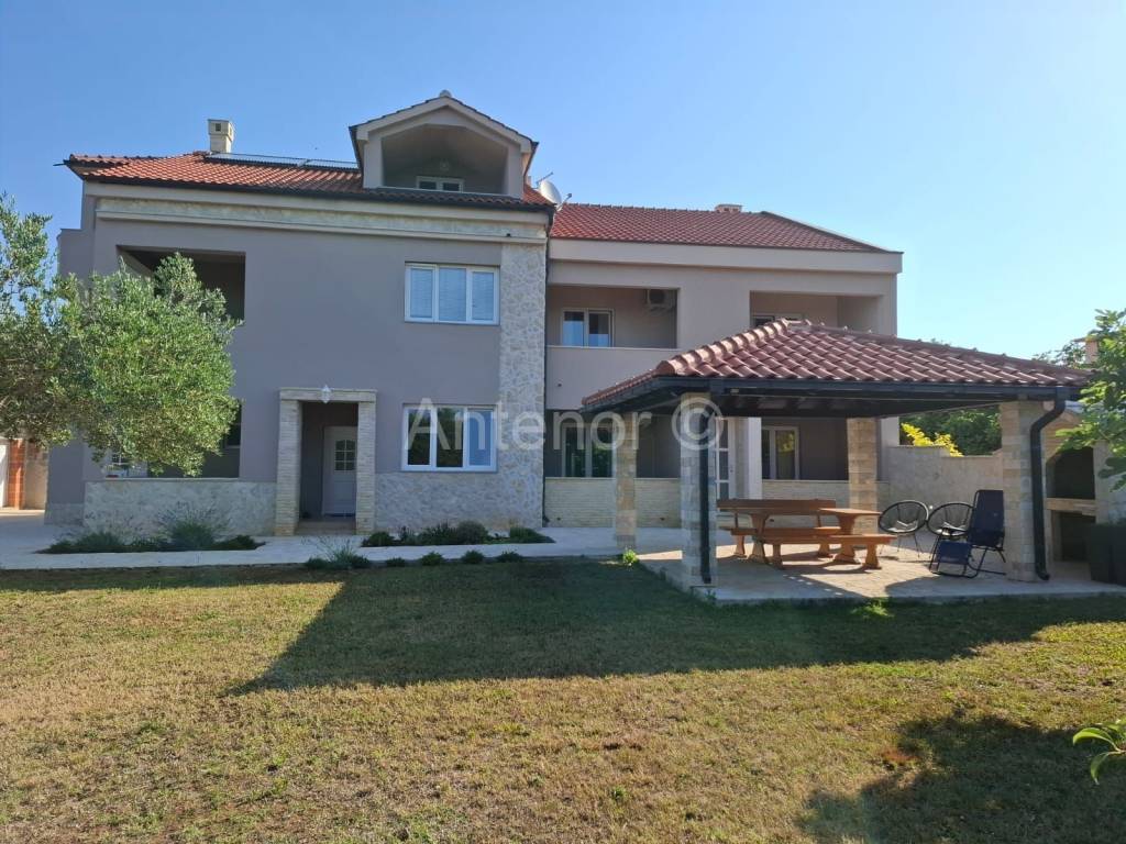Apartmanska kuća, Prodaja, Privlaka, Privlaka