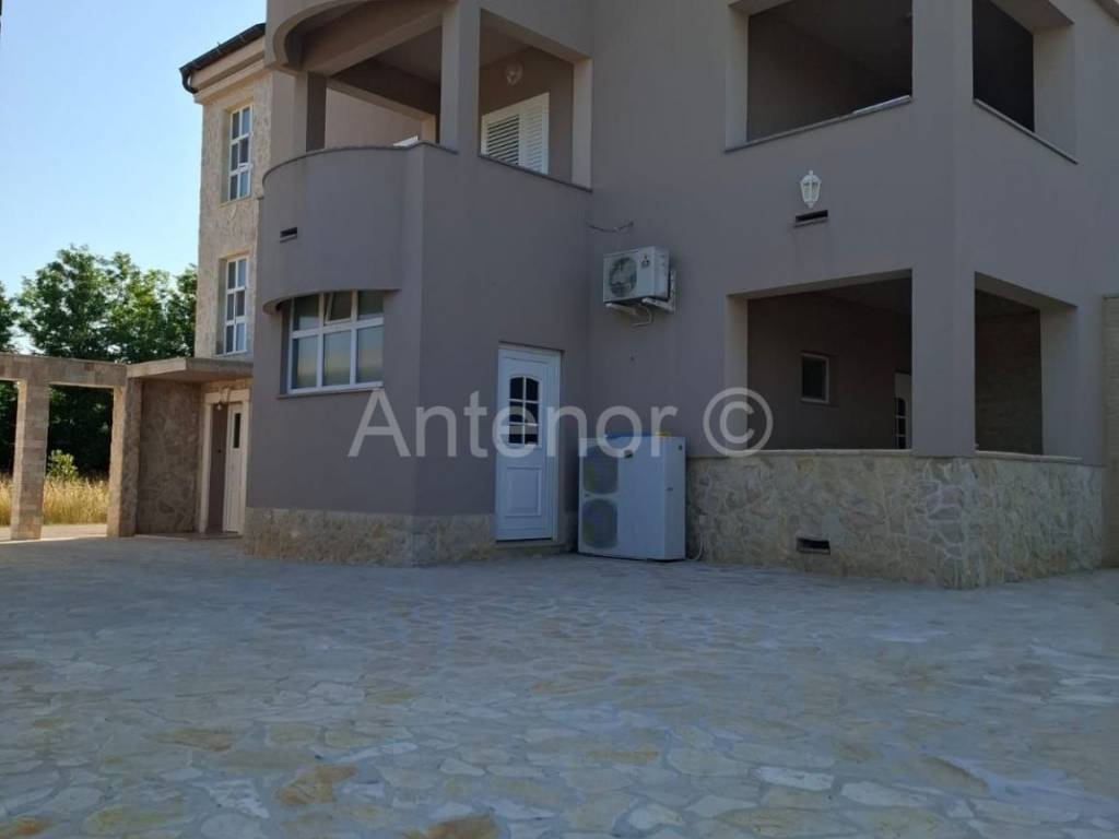 Apartmanska kuća, Prodaja, Privlaka, Privlaka