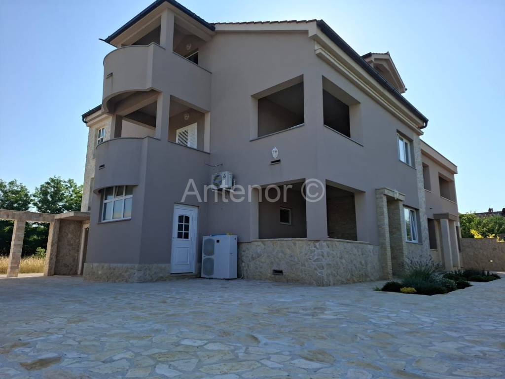 Apartmanska kuća, Prodaja, Privlaka, Privlaka