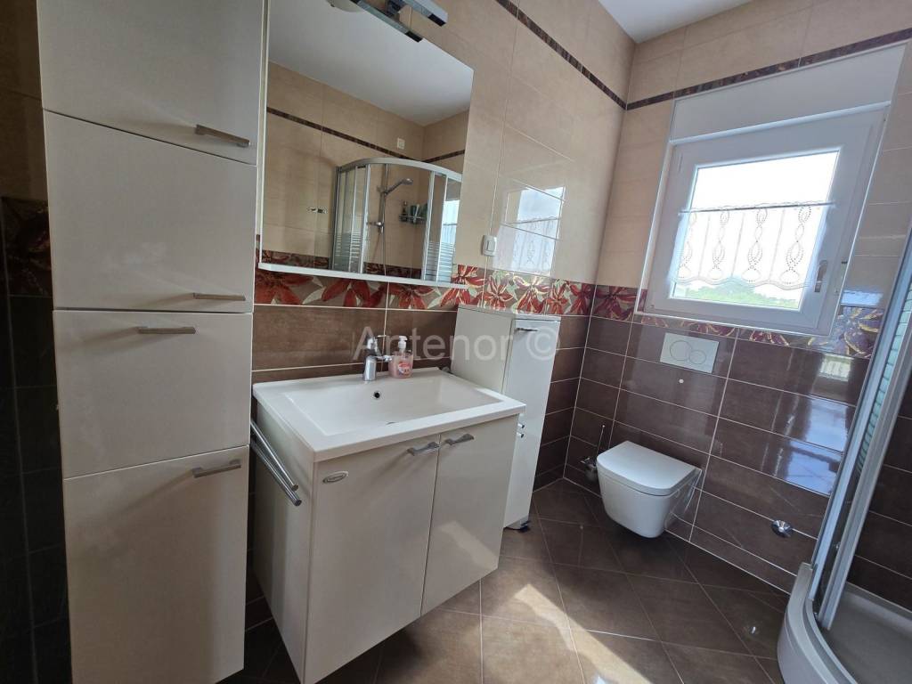 Apartman na moru, Prodaja, Nin, Zaton