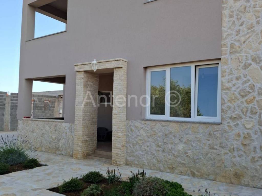 Apartmanska kuća, Prodaja, Privlaka, Privlaka