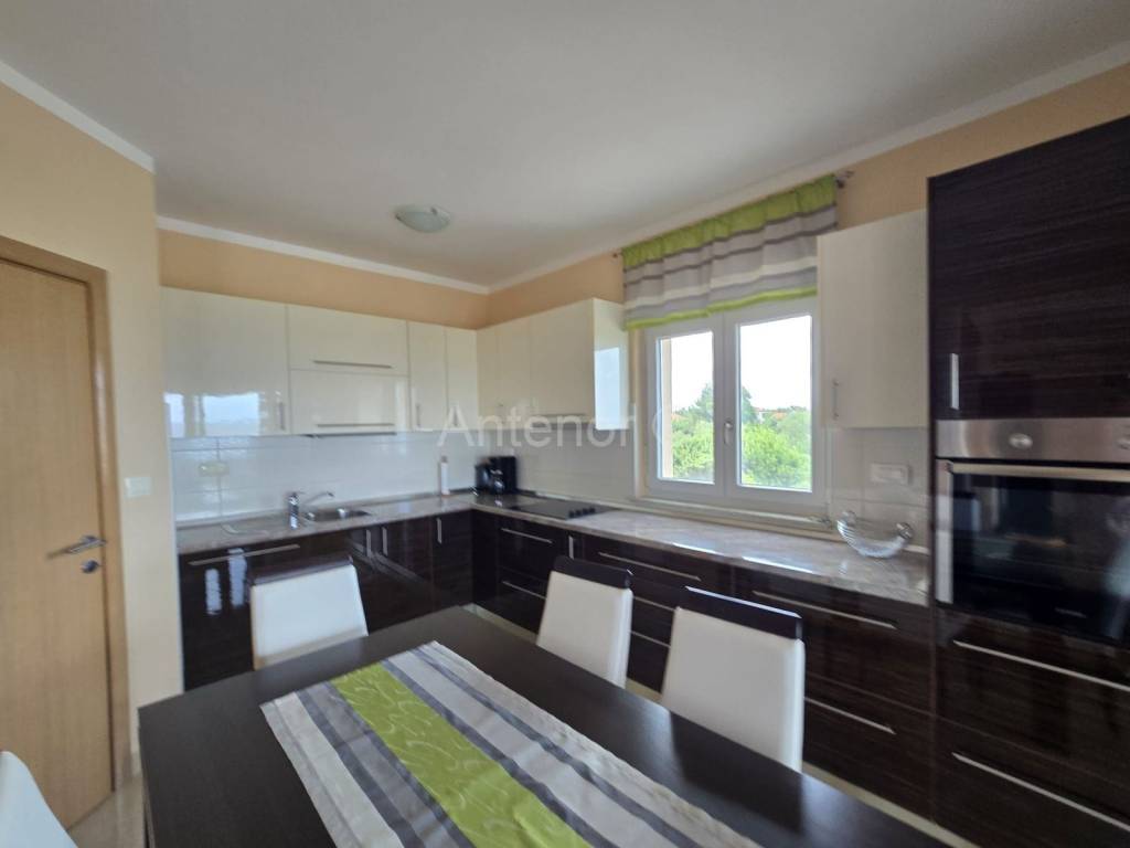 Apartman na moru, Prodaja, Nin, Zaton