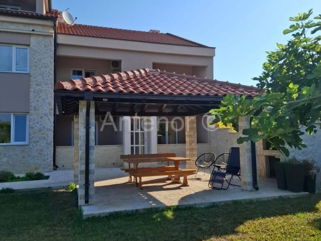 Apartmanska kuća, Prodaja, Privlaka, Privlaka