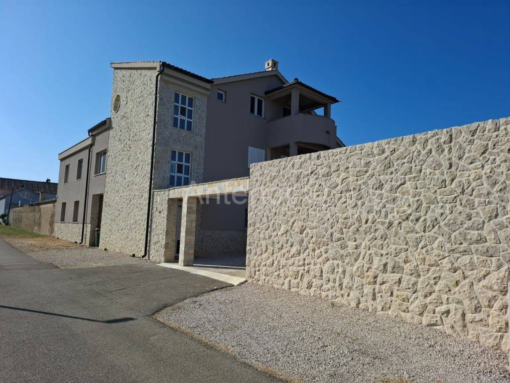 Apartmanska kuća, Prodaja, Privlaka, Privlaka