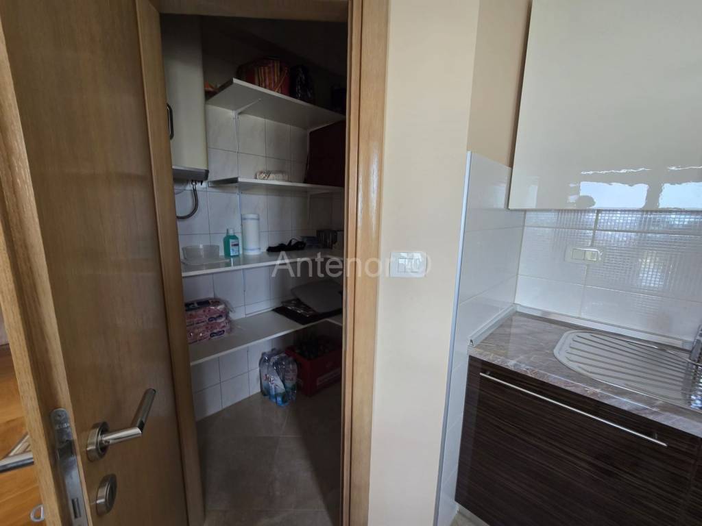 Apartman na moru, Prodaja, Nin, Zaton