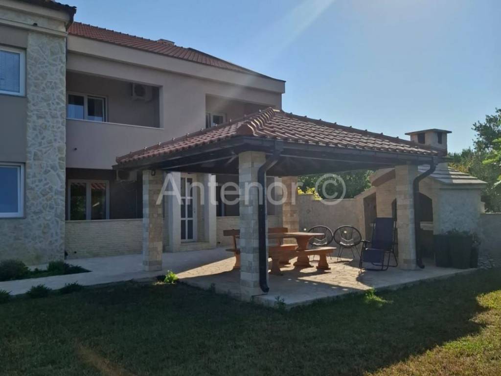Apartmanska kuća, Prodaja, Privlaka, Privlaka