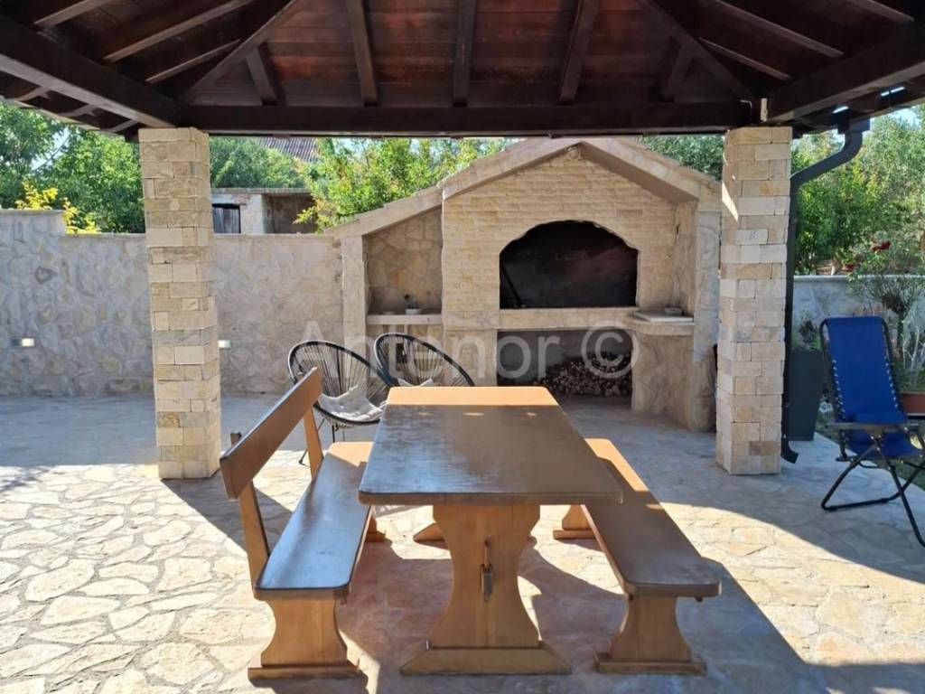 Apartmanska kuća, Prodaja, Privlaka, Privlaka