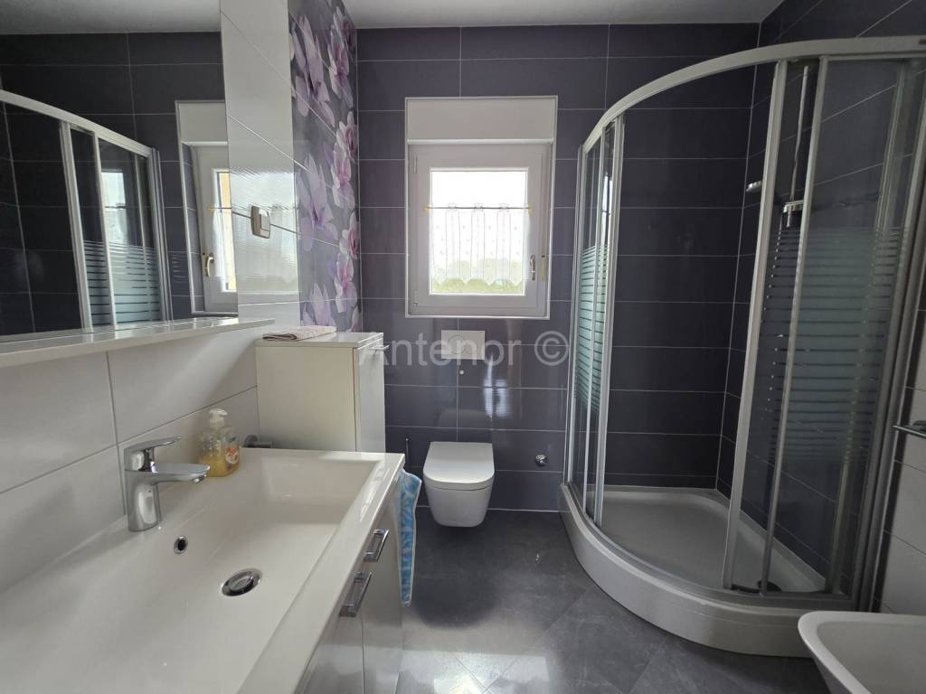 Apartman na moru, Prodaja, Nin, Zaton