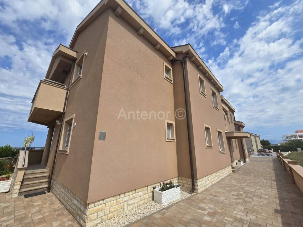 Apartman na moru, Prodaja, Nin, Zaton
