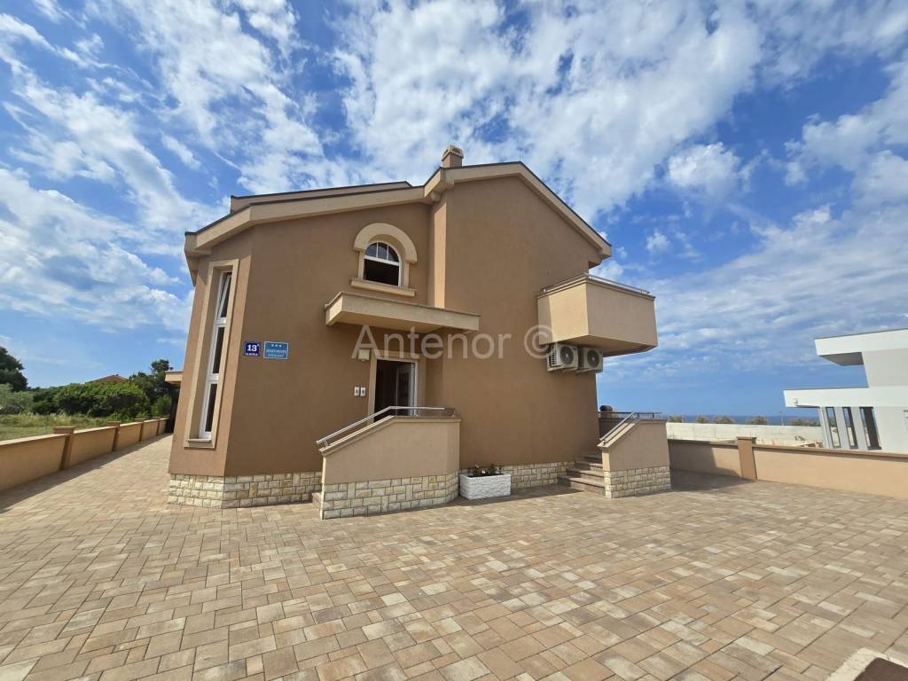 Apartman na moru, Prodaja, Nin, Zaton