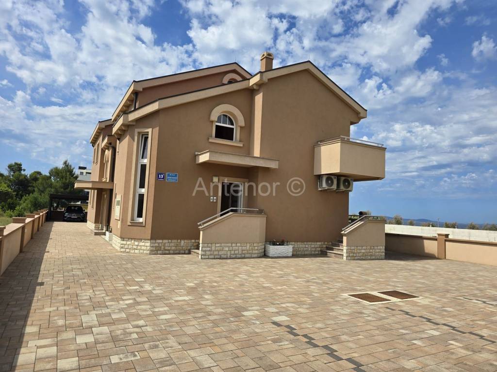 Apartman na moru, Prodaja, Nin, Zaton