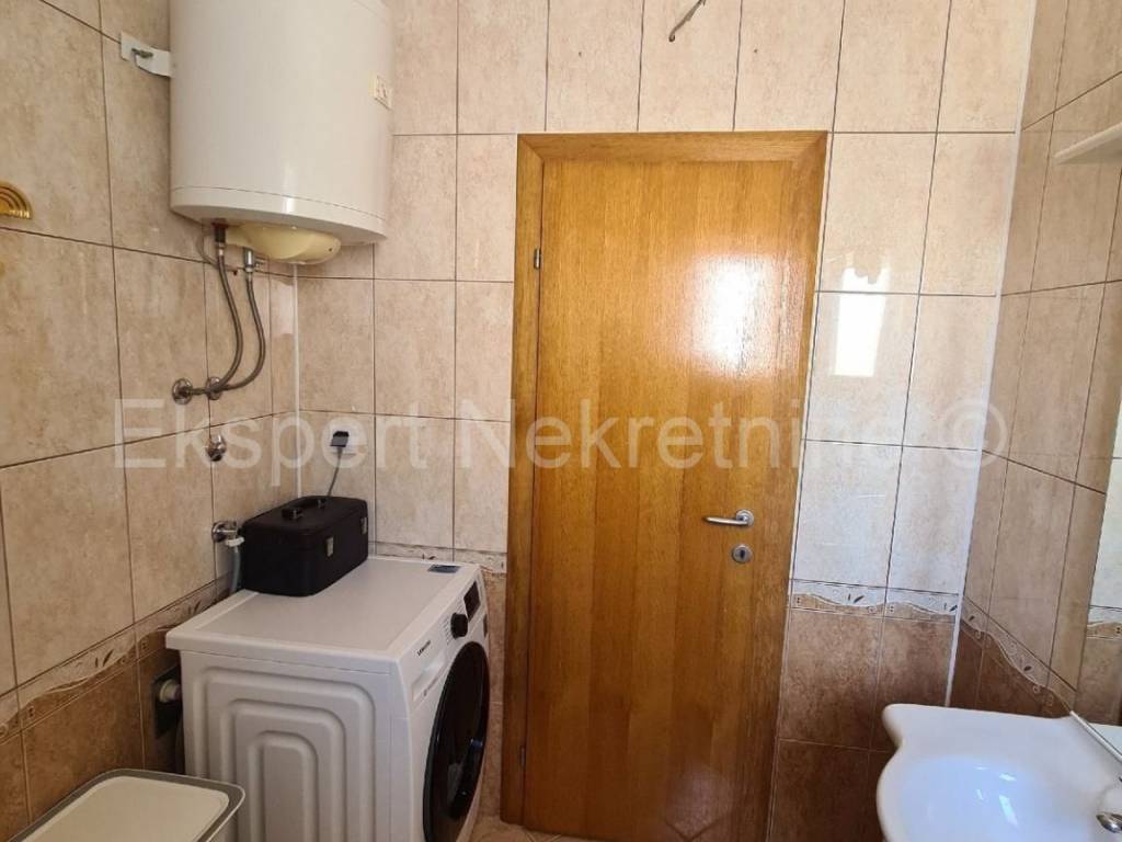 Stan u zgradi, Prodaja, Okrug, Okrug Gornji