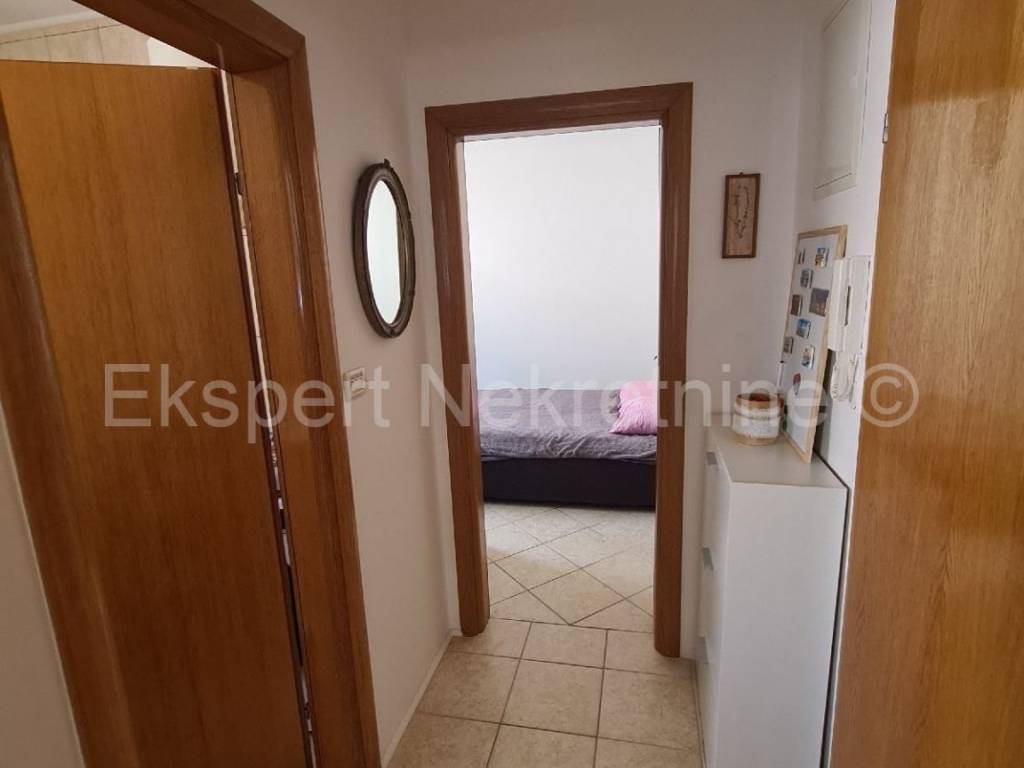 Stan u zgradi, Prodaja, Okrug, Okrug Gornji