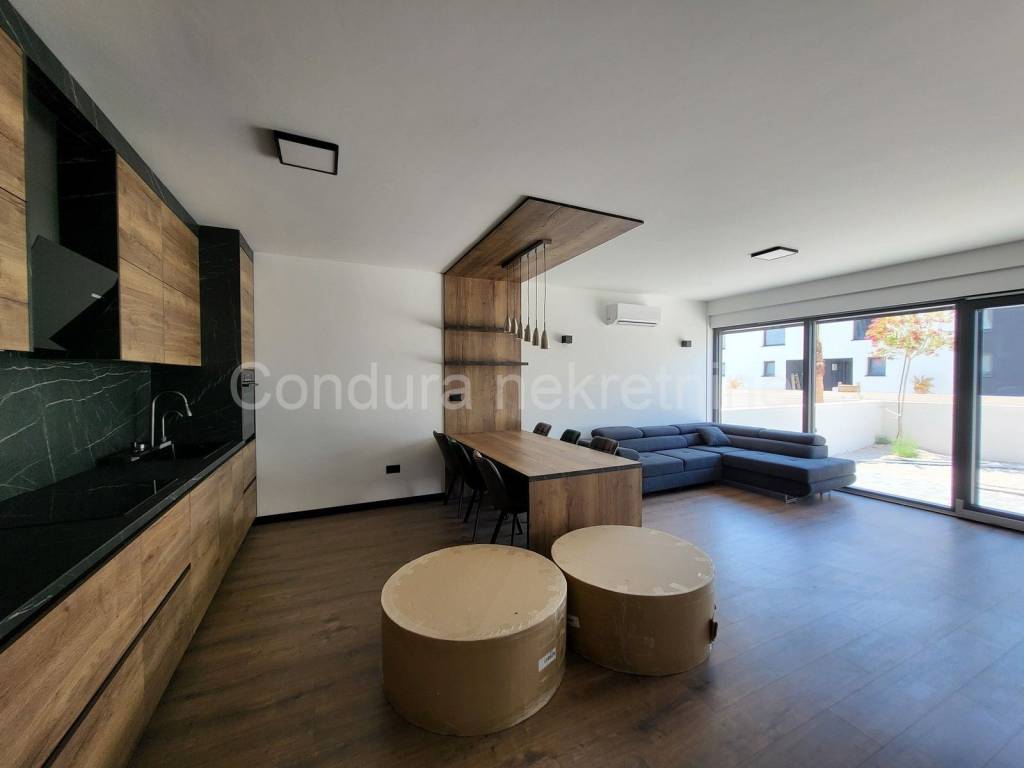 Apartman na moru, Prodaja, Privlaka, Privlaka