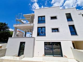 Apartman na moru, Prodaja, Okrug, Okrug Gornji