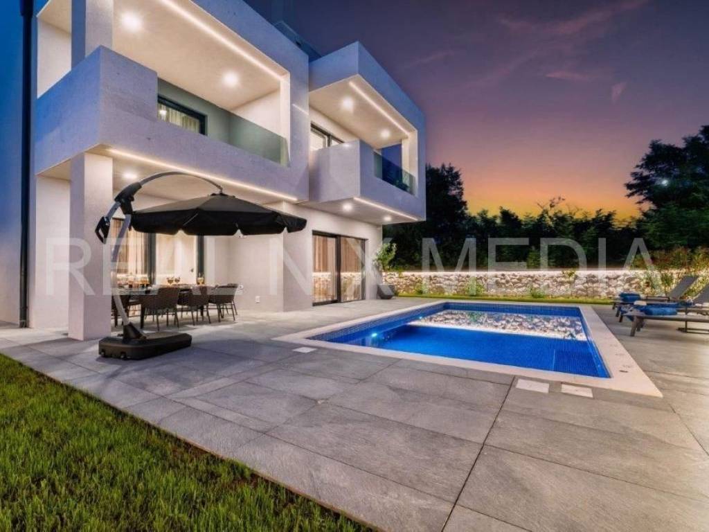 Luksuzna vila, Prodaja, Privlaka, Privlaka