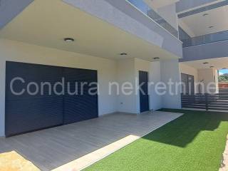 Apartman na moru, Prodaja, Povljana, Povljana