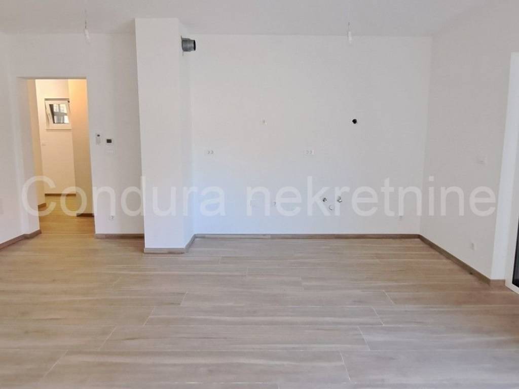 Apartman na moru, Prodaja, Povljana, Povljana