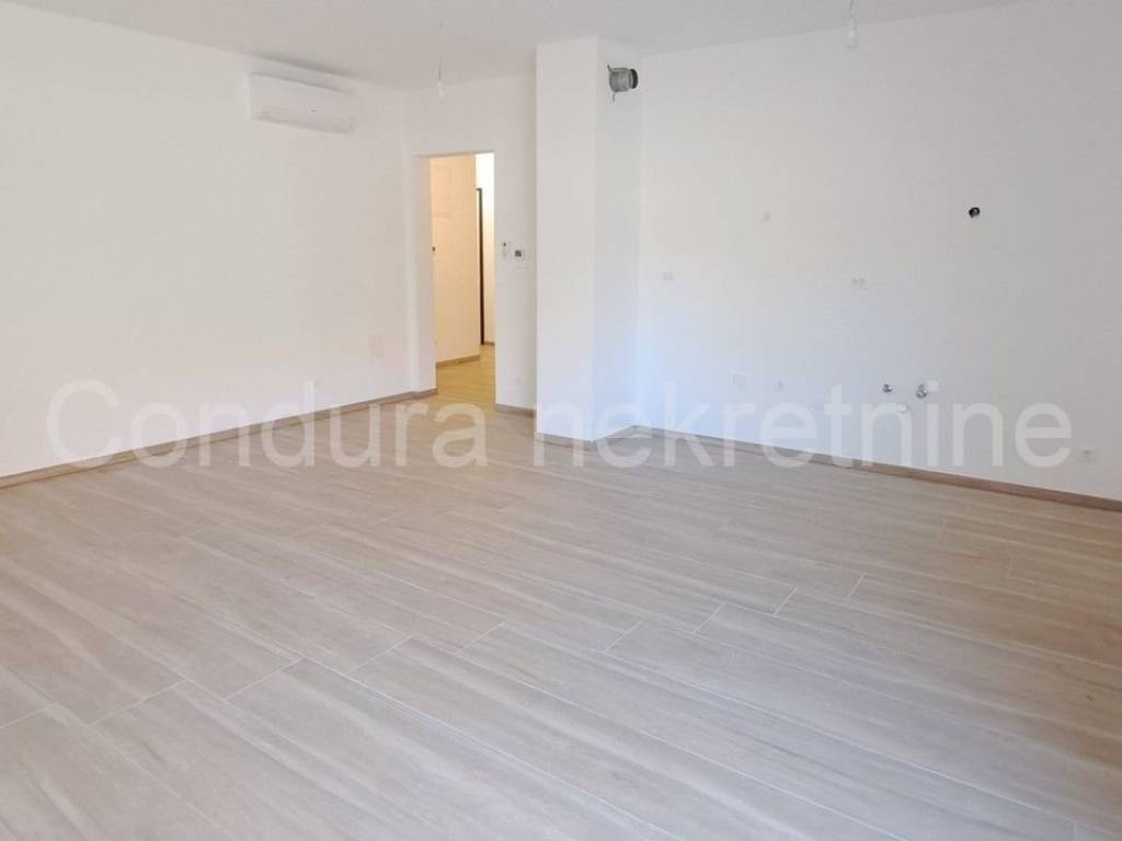 Apartman na moru, Prodaja, Povljana, Povljana
