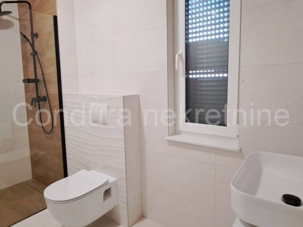 Apartman na moru, Prodaja, Povljana, Povljana