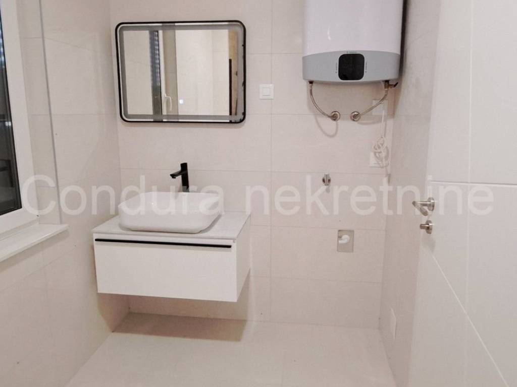 Apartman na moru, Prodaja, Povljana, Povljana